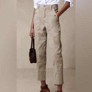 Super cute Banana Republic khaki barrel pants